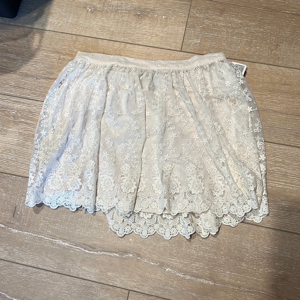 Embroidered skirt